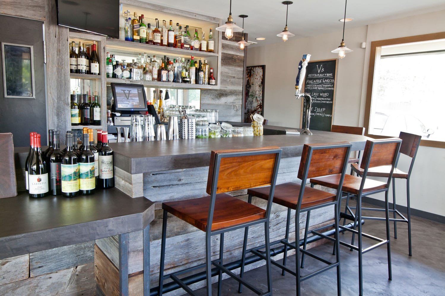 Dining atmosphere at V's Malibu