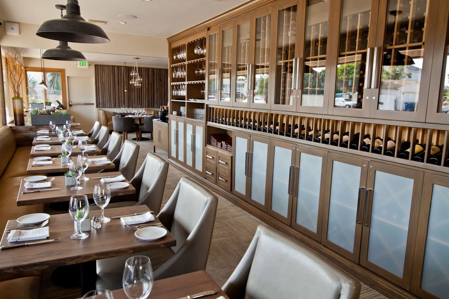 V's Restaurant dining room